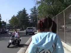 Teengirl und Motorradfahrer